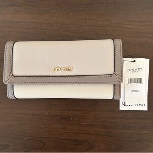NWT Nine West Wallet Card Slots Cash New